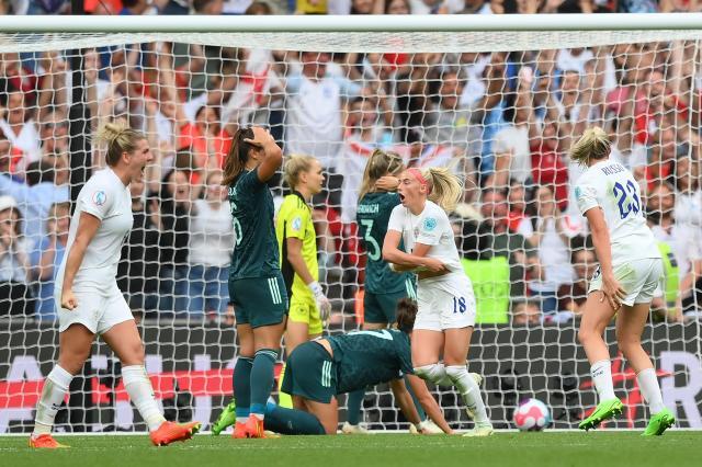 AE真人视讯-加时赛制胜 两名超级替补导演女足欧洲杯“回家”！